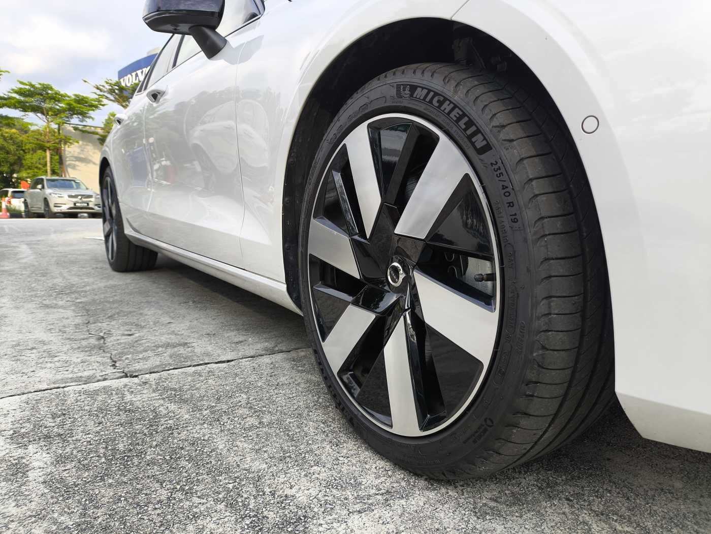 Volvo  S60 Recharge Plus, T8 AWD Plug-in hybrid, Electric/Petrol, Dark