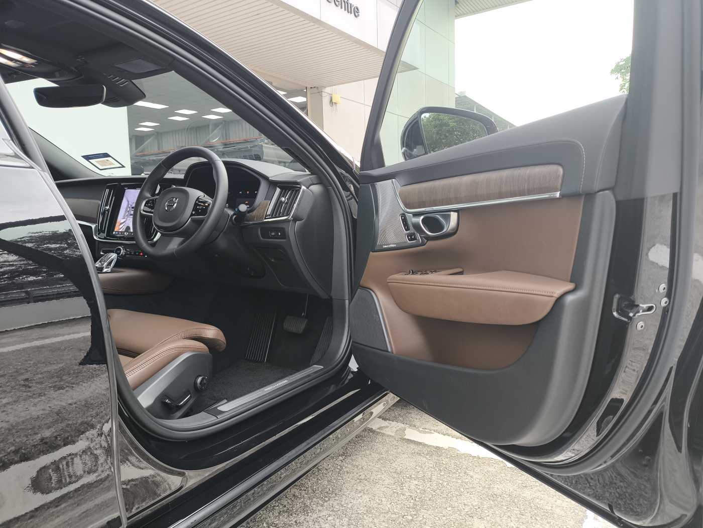 Volvo  S90 Recharge Ultimate, T8 AWD Plug-in hybrid, Electric/Petrol, Bright