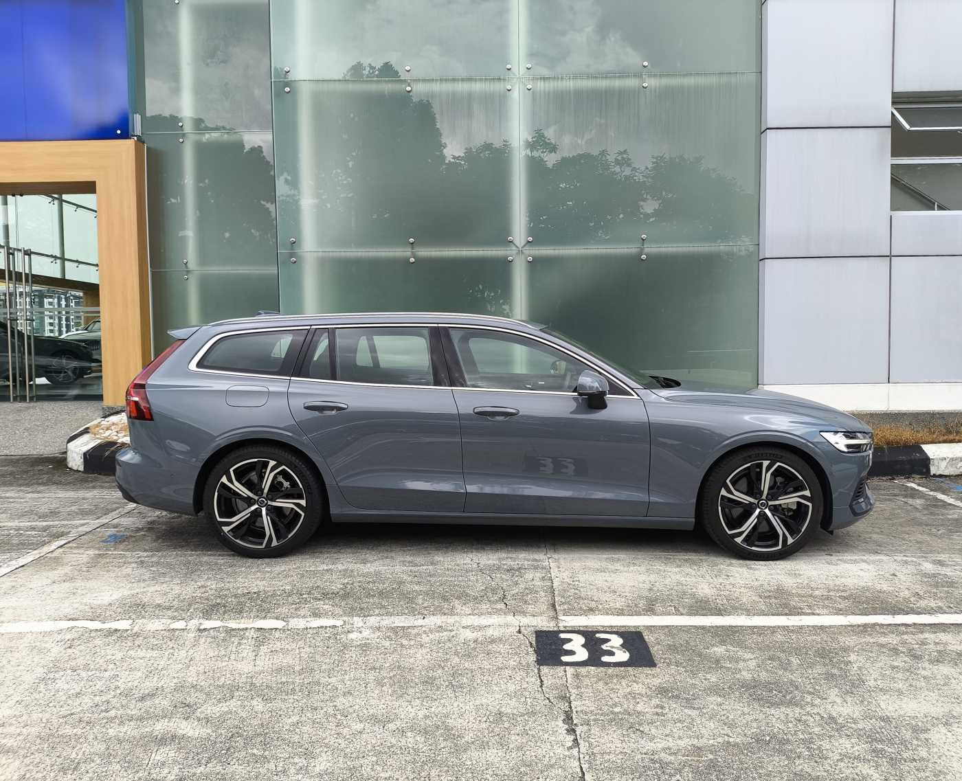Volvo  V60 Recharge Ultimate, T8 , Electric/Petrol, Bright