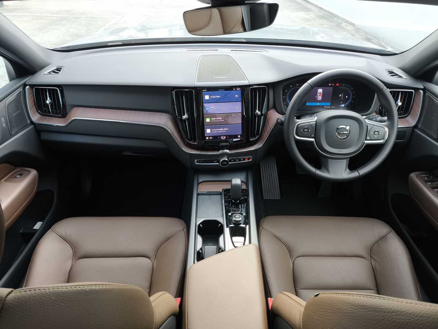 Volvo  XC60 Essential, B5 AWD Mild hybrid, Petrol