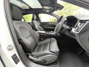 Volvo  S60 Recharge Plus, T8 AWD Plug-in hybrid, Electric/Petrol, Dark