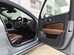 Volvo  V60 Recharge Ultimate, T8 , Electric/Petrol, Bright