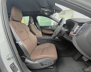 Volvo  XC60 Essential, B5 AWD Mild hybrid, Petrol